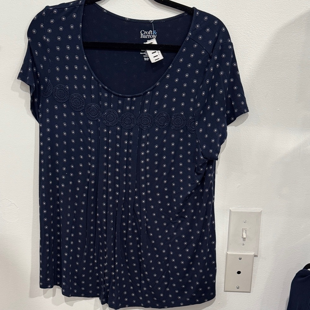 croft & barrow Navy Blue Short Sleeve Scoop Neck Tee with Dotted Pattern